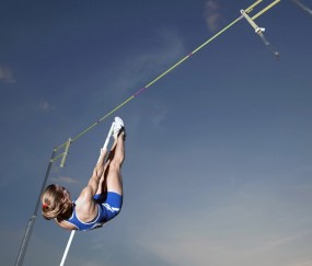 开云官网-骑士冲垮灰熊，当钢铁洪流撞上孤胆英雄，莫兰特在关键回合从不手软