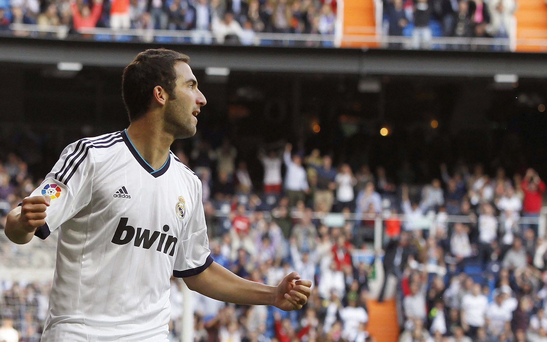 勒沃库森冲垮几内亚,当德国战车碾过非洲足球的尊严裂痕