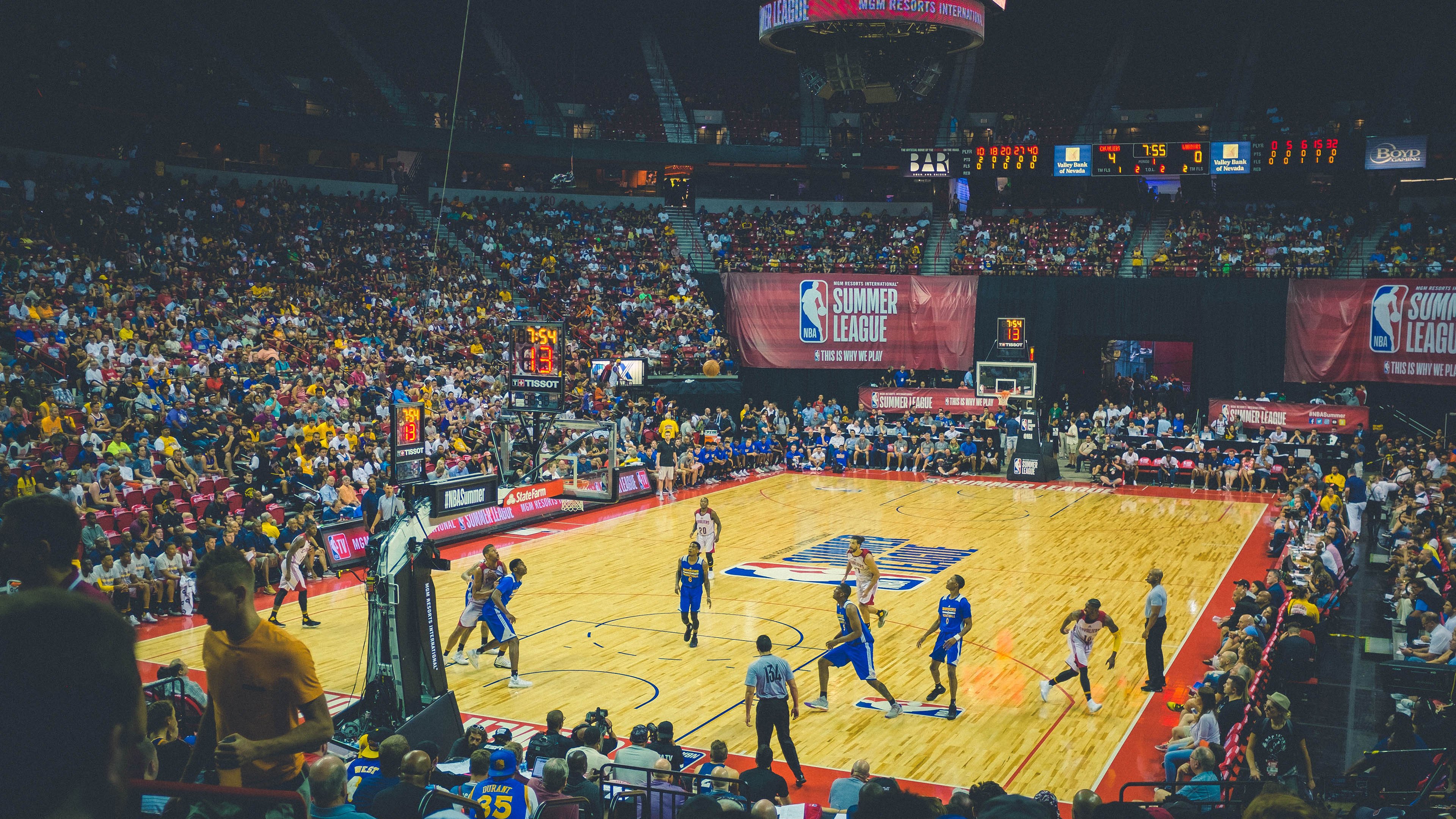 鹈鹕铁幕锁雷霆,拉文欧冠亮剑时,防守与接管,竞技体育的永恒辩证法