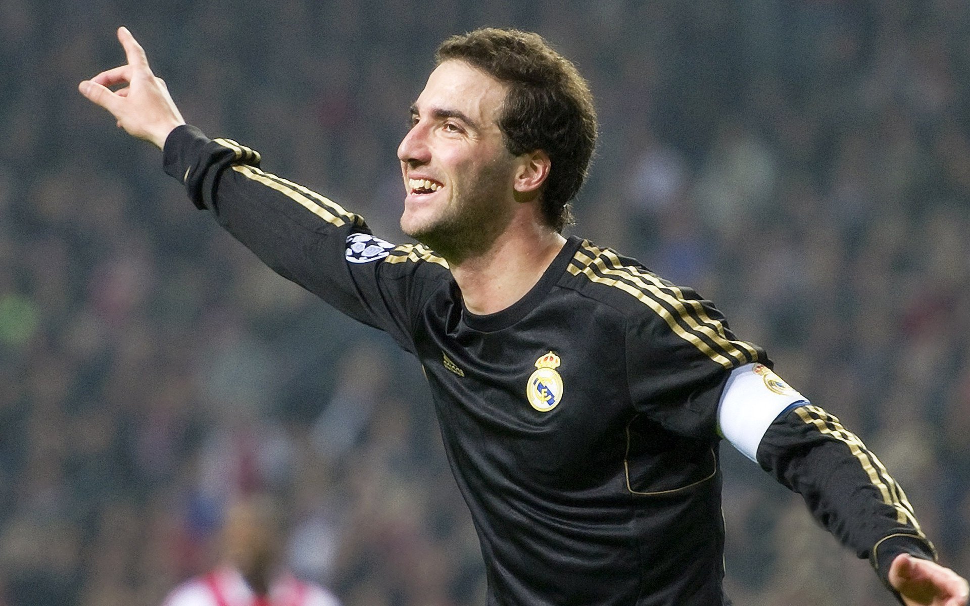 哈弗茨一剑封喉，当那不勒斯的蓝色狂想曲遭遇日本铁壁，德国巨星照亮欧亚足球的十字路口